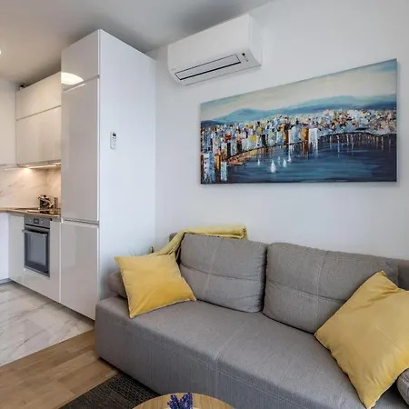 B Διαμέρισμα *