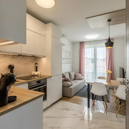 Studio B Apartment Split